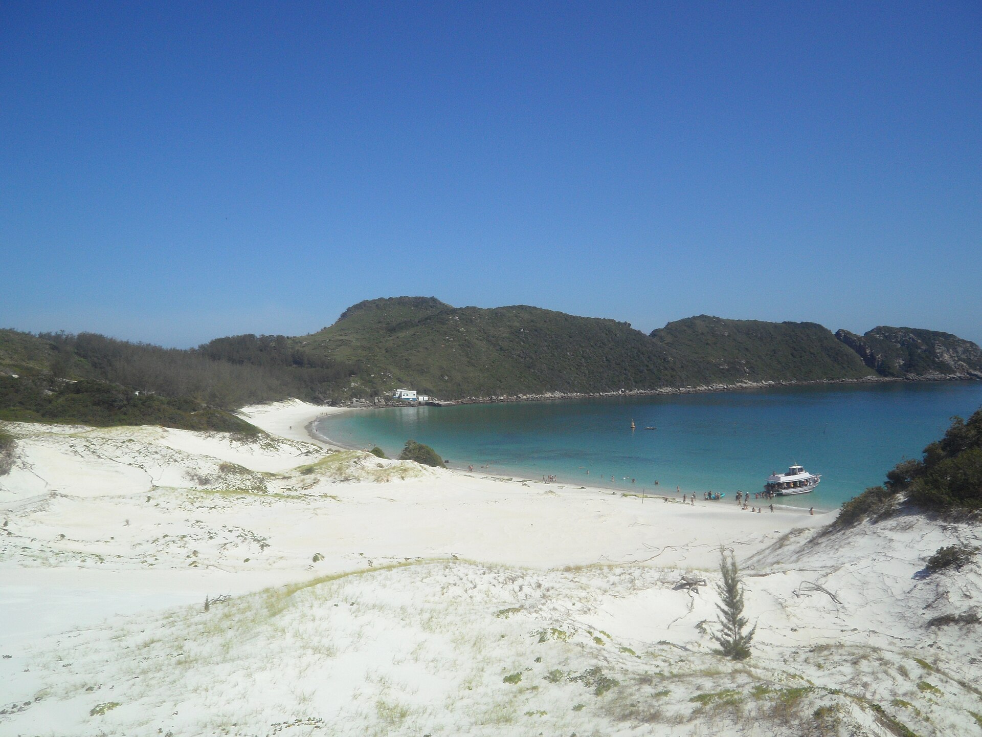 Água azul-turquesa da Praia do Farol, em Arraial do Cabo (RJ)